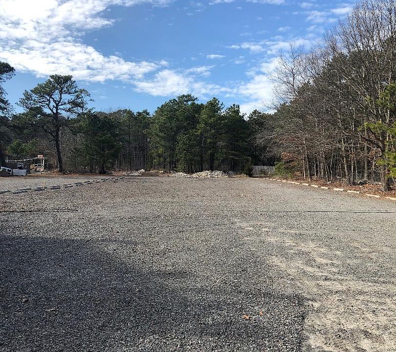 2nd image of 605 Route 9