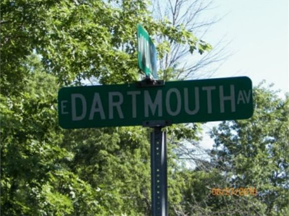3rd image of 425 E Dartmouth Ave