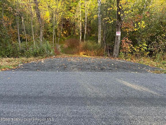 4th image of 390 Vosenkill Road