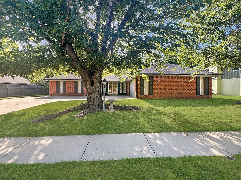 1st image of 2604 NE Garden Ln
