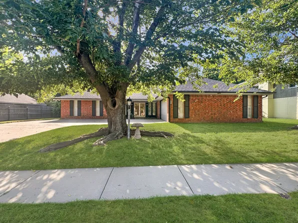 2604 NE Garden Ln, Lawton, OK 73507