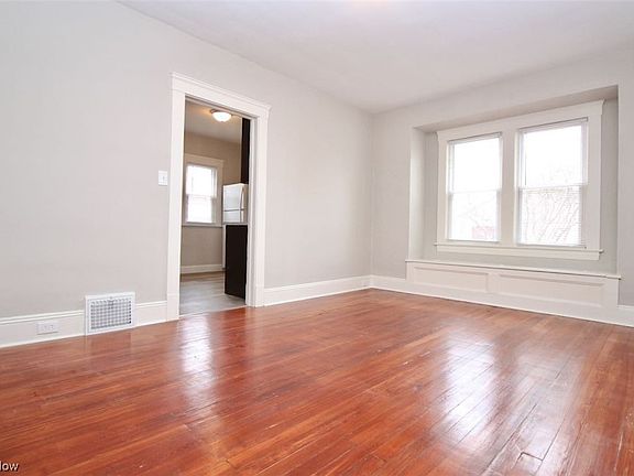 3rd image of 3521 Poe Ave