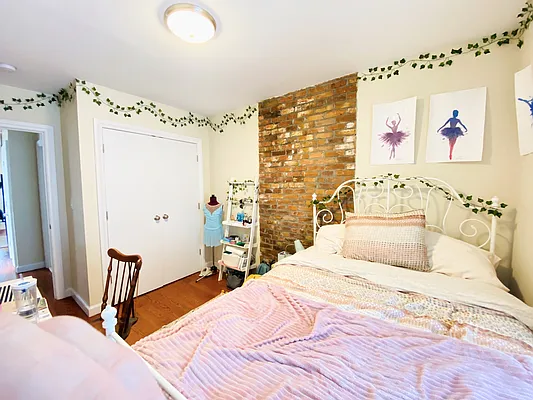 Rented by Mae Equities | media 8