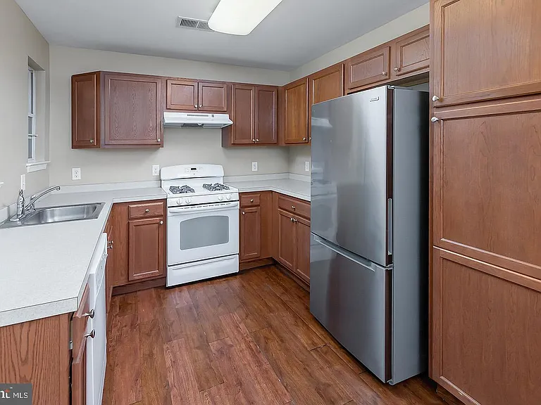 1122 Tristram Cir — Photo 8