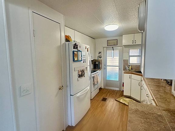 4th image of 376 11th St
