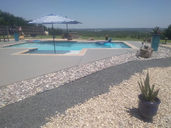 12 Cliff Dr, Mineral Wells, TX 76067