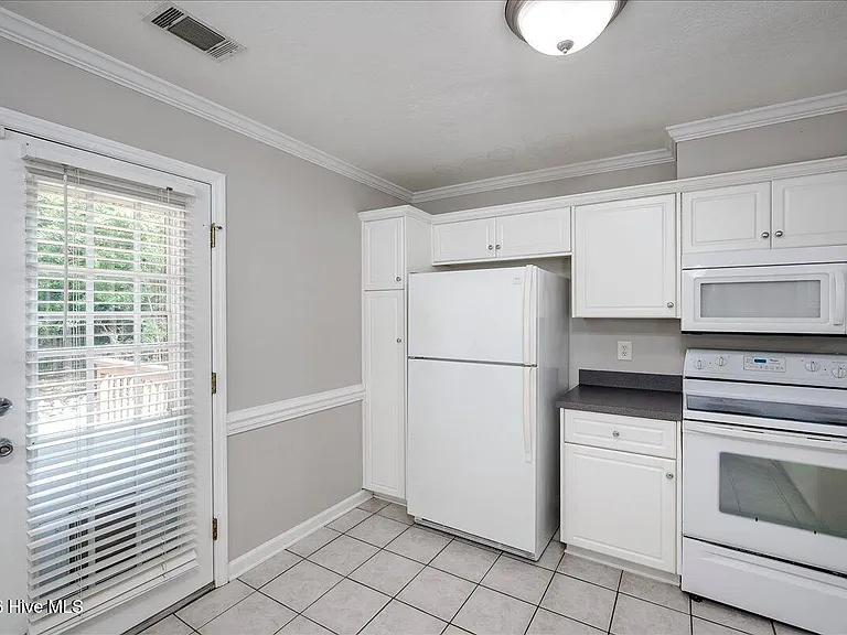 2040 Sylvan Lake Dr — Photo 6