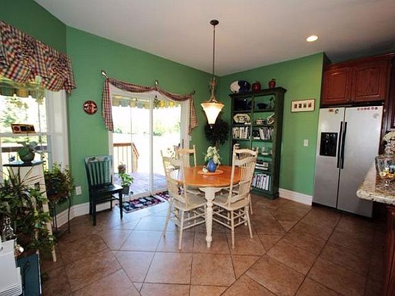 5th image of 1385 White Tail Ln