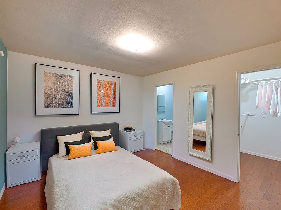 Roomy Bedroom, spacious WALK IN Closet, soaking tub and shower.