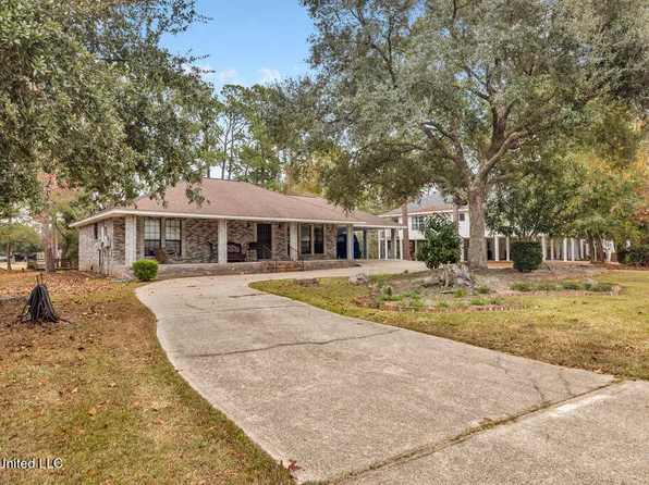 635 Royal Oak Dr, Pass Christian, MS 39571
