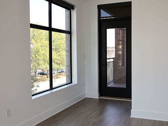 3rd image of 909 Capitol Ave APT 212