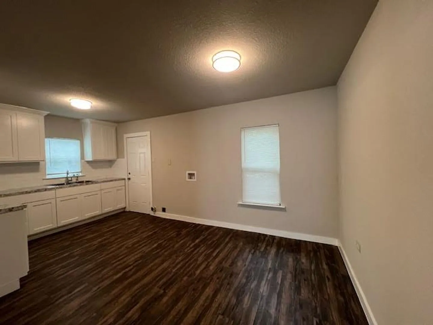 2209 Homan Ave — Photo 4
