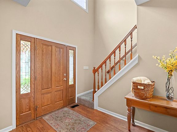 3rd image of 821 Red Oaks Ln