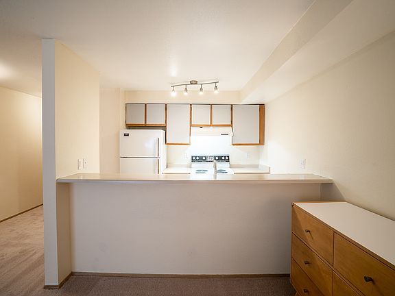 5th image of 500 13th Ave E APT 302