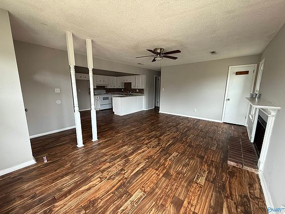 5th image of 3208 Village Dr SW