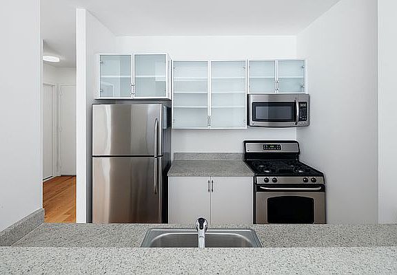 4th image of 37 Wall St APT 8A