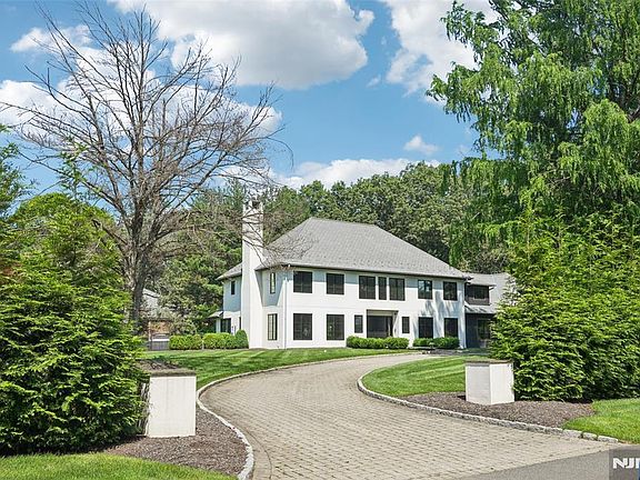 3rd image of 58 Twin Brooks Rd