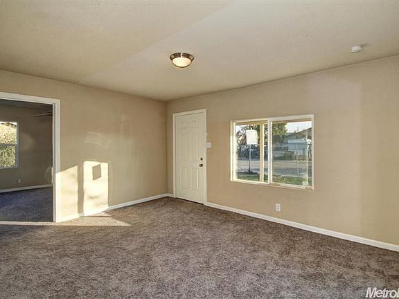 5th image of 3627 44th Ave