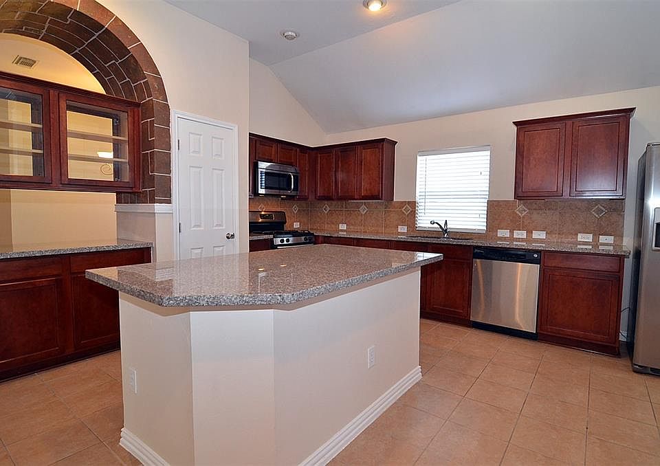 1st image of 19330 Suffolk Hollow Ln