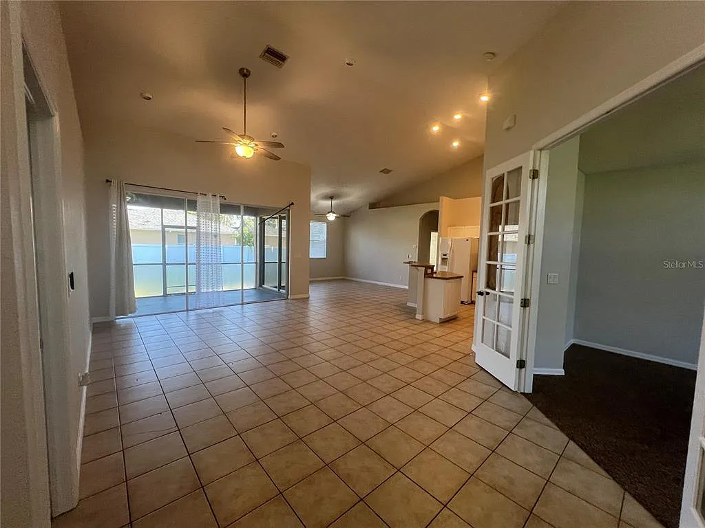 3 bed, 2.0 bath, 2173 sqft, $2,100 — Photo 3