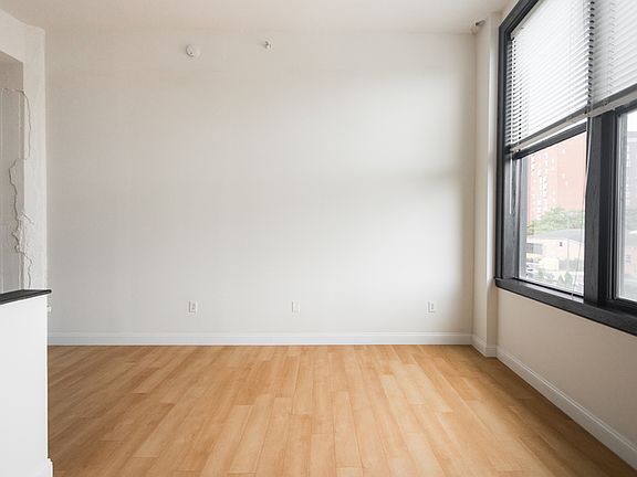 4th image of 4602 Woodward Ave APT 305