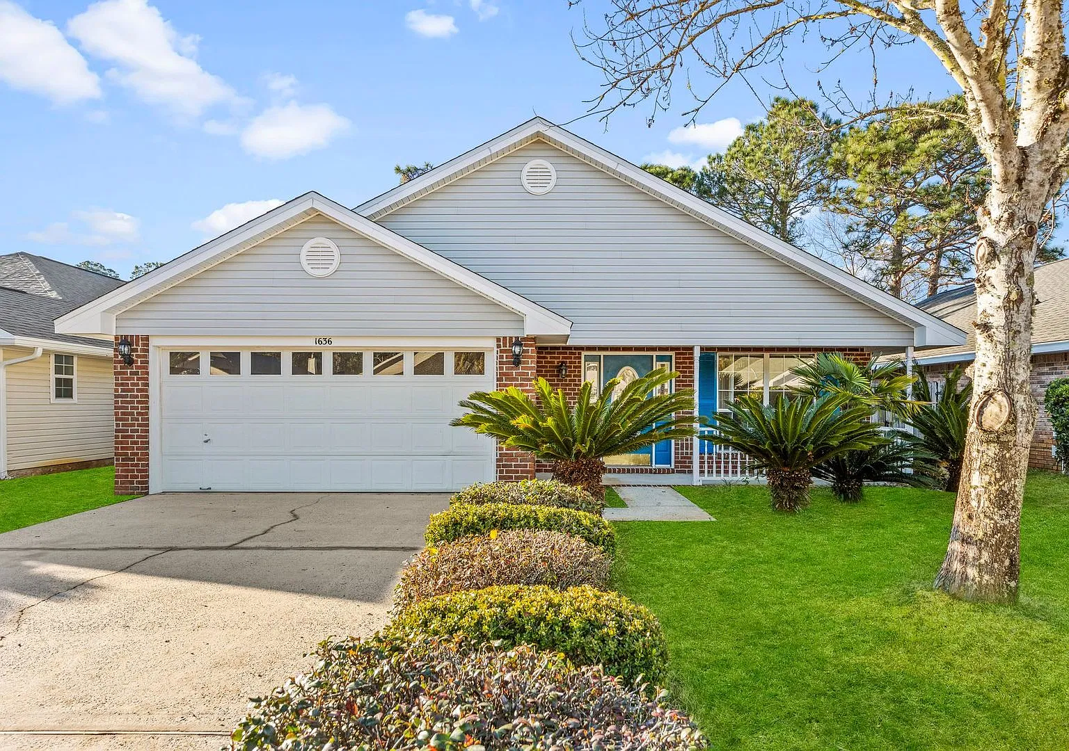 Charming 3-Bedroom Home with Florida Room & Fenced Backyard in Fort Walton Beach! — Photo 2