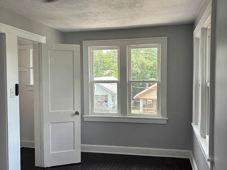 6632 Brooklyn Ave — Photo 11