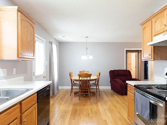 5th image of 818 Finley View Dr