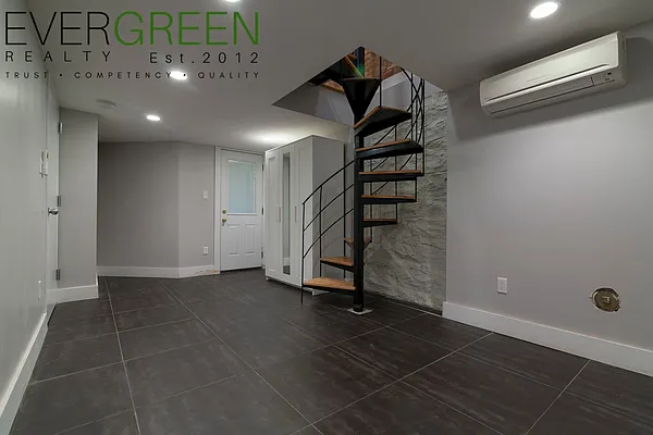 Rented by Evergreen Apartments BK | media 12