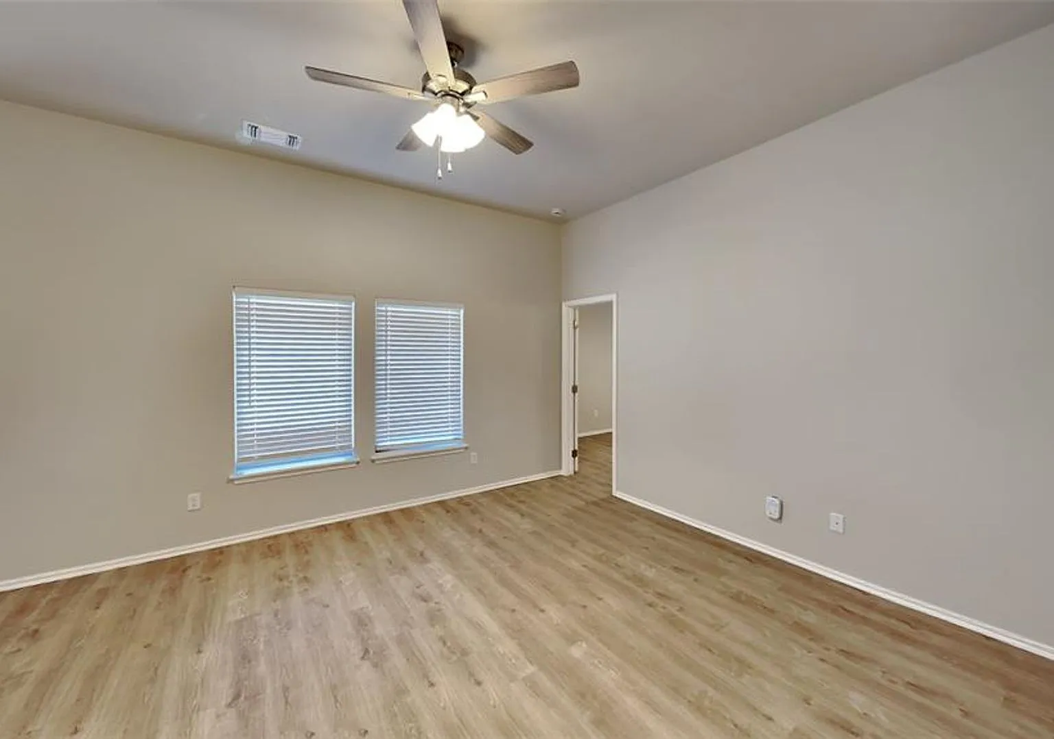 Luxury New 3 Bedroom 2 Bathroom Home In Piedmont Schools (Neighborhood Park And Basketball Court) — Photo 4