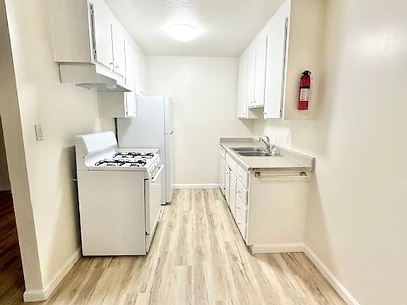 4th image of 510 E L St APT 12