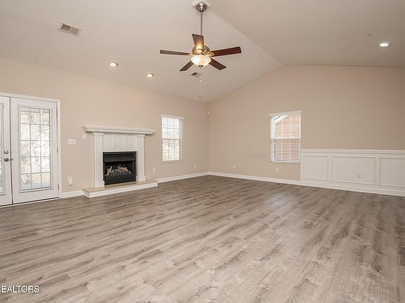 3rd image of 364 Battlecreek Way