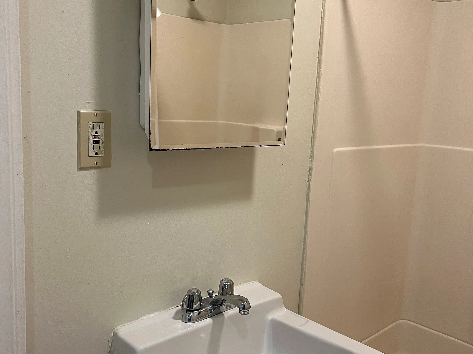 Studio, 400 sqft, $2,400 — Photo 2