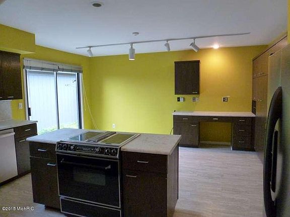 5th image of 6004 Parview Dr SE