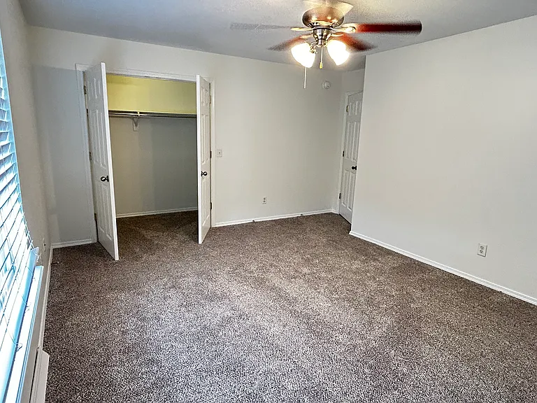 1899 W Stone St #3 — Photo 8