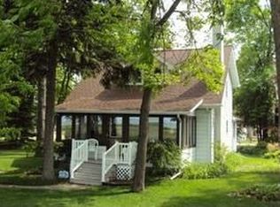 83 Bay Shore Dr, Bay City, MI