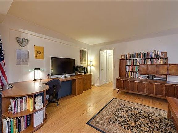 3rd image of 5600 Arlington Ave Unit 1-B