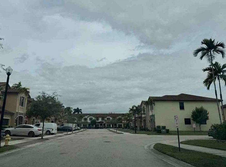 Exterior Neighborhood (street photo)