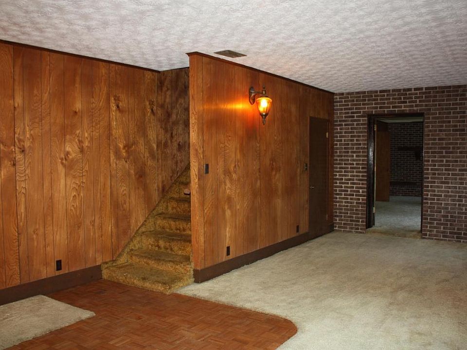 1st image of 905 Pine Ave N
