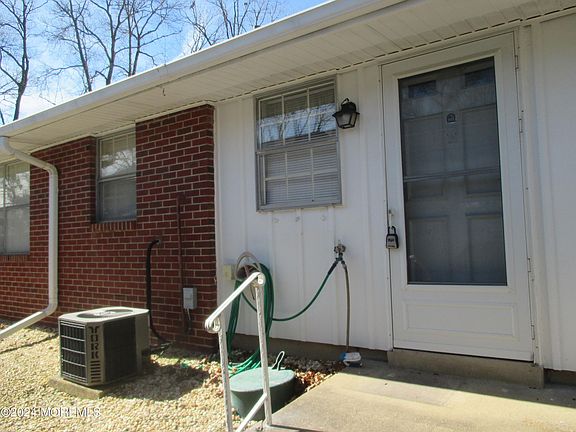 2nd image of 71B Dorchester Drive