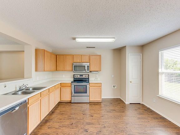 5th image of 7113 Bountiful Grove Dr
