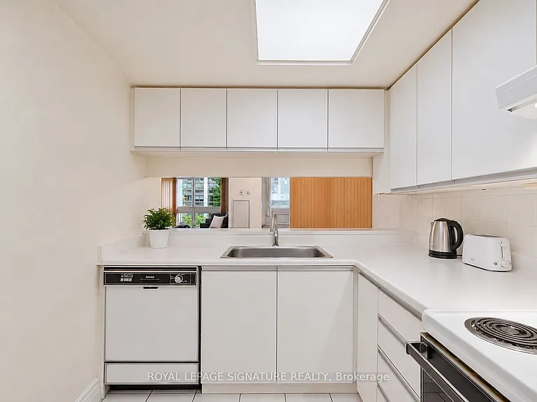 5 Kenneth Ave #205 — Photo 6
