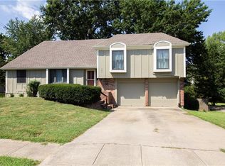 321 S Valley Rd, Olathe, KS 66061