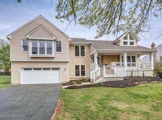 16 Castle Dr, Freehold, NJ 07728