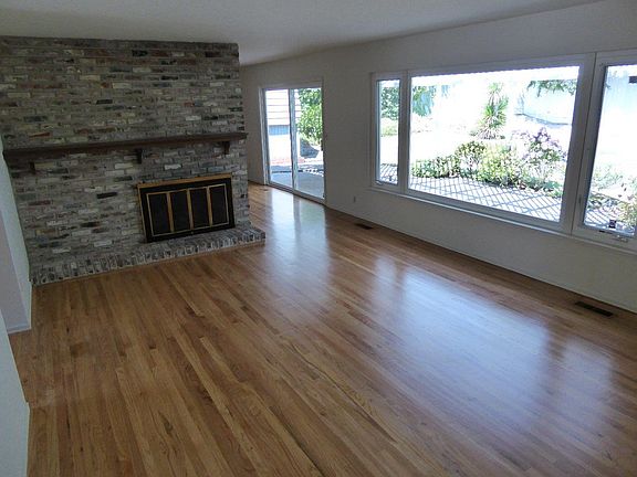 3rd image of 2808 Trousdale Dr