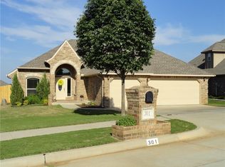 301 Summit Bnd, Norman, OK 73071