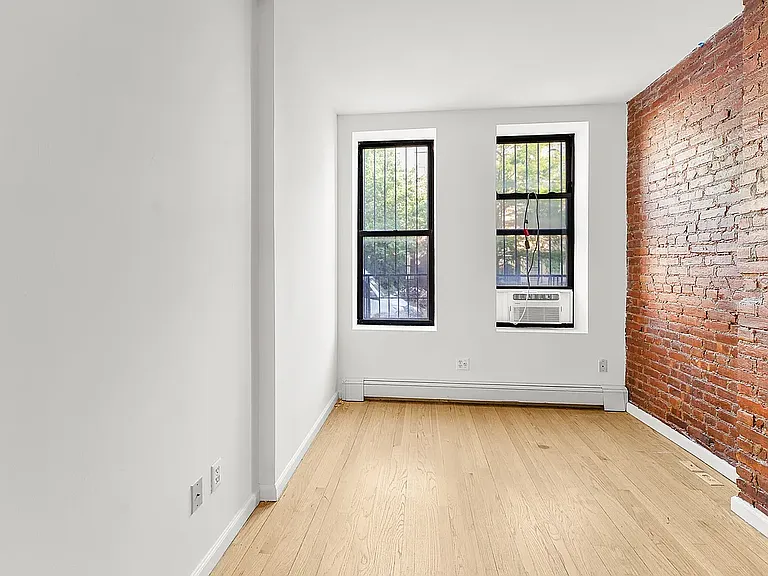 851 Hart St #L — Photo 2