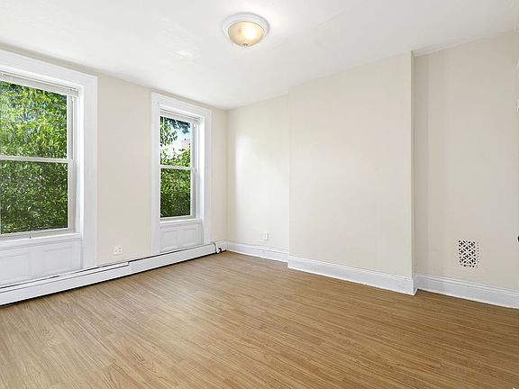 4th image of 571 Mac Donough St