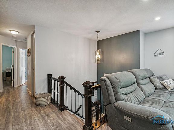 4th image of 7317 Starridge Ct