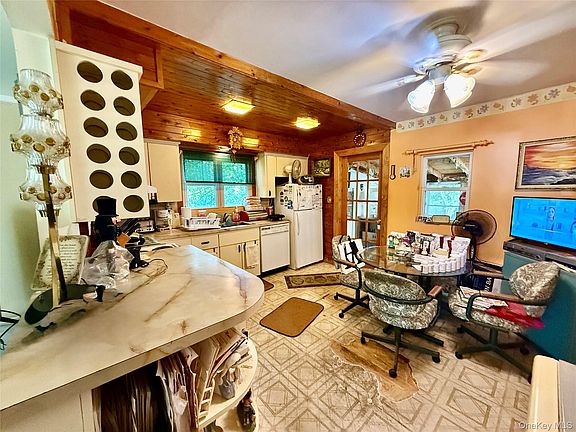 3rd image of 70 Brushwood Drive